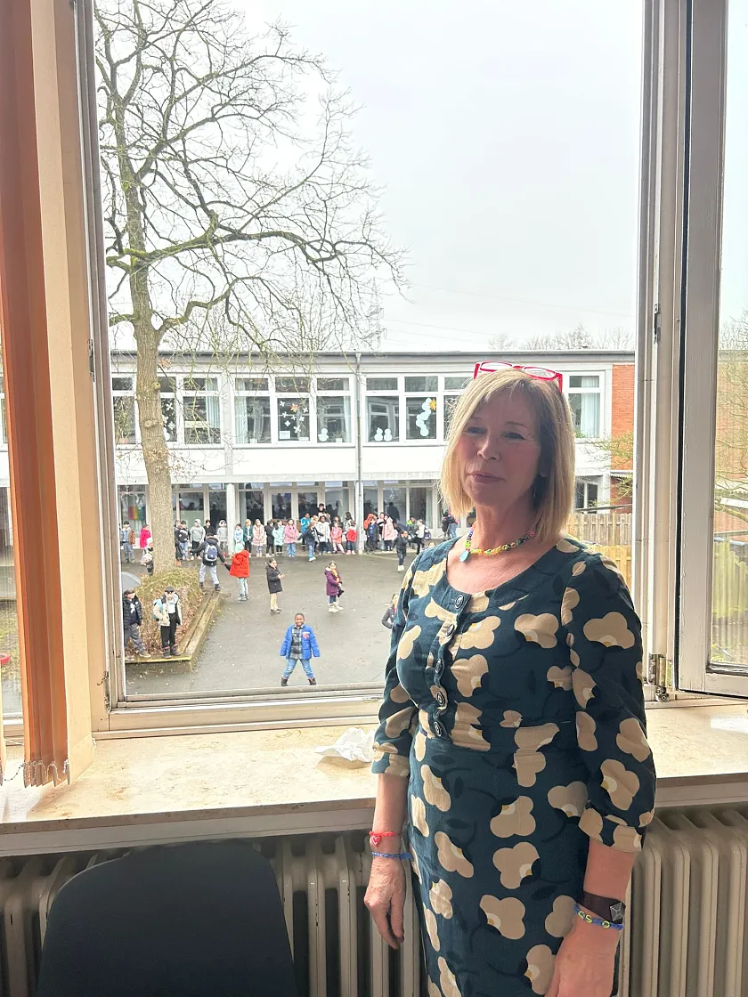 Frau Koblitzek aus der Bibliothek Fotografiert 