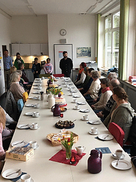 Ehrenamtlichen Cafe im Mitarbeiterzimmer der Grunschule Landskronastr.