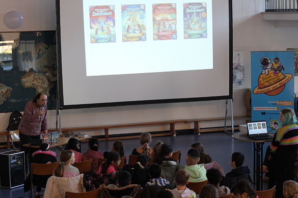 Lesung des 4. Jahrgangs 